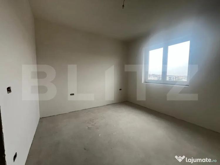 Apartament cu 3 camere semidecomandat în Soarelui
