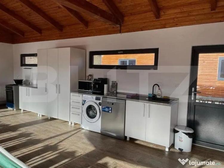 Casă cu 10 camere cu Teren 400 Mp în Central