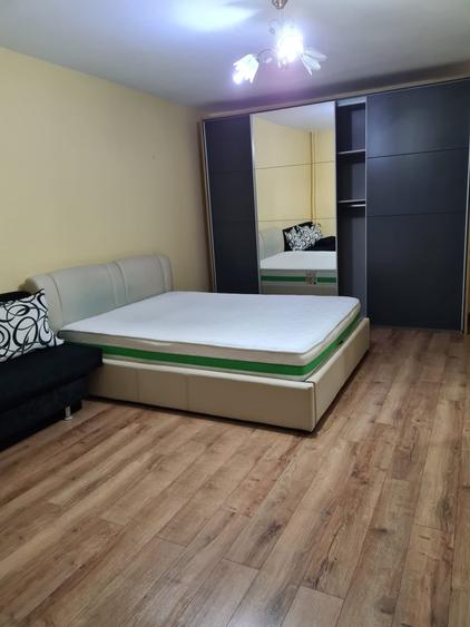 Garsonieră decomandată, mobilată în Vitan Mall