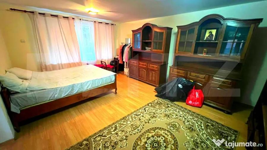 Casă cu 5 camere cu Teren 250 Mp în Central
