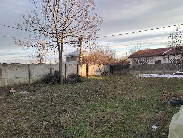 Casă cu Teren 1700 Mp în Central