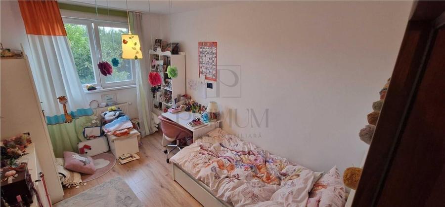 Apartament cu 3 camere decomandat, mobilat în Dumbrăvița