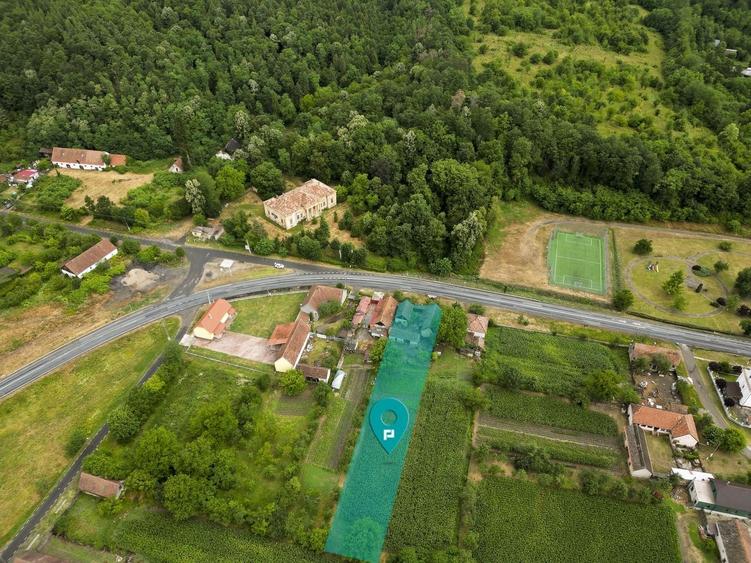 Teren Construcții intravilan de 1483 mp, în Odvoș