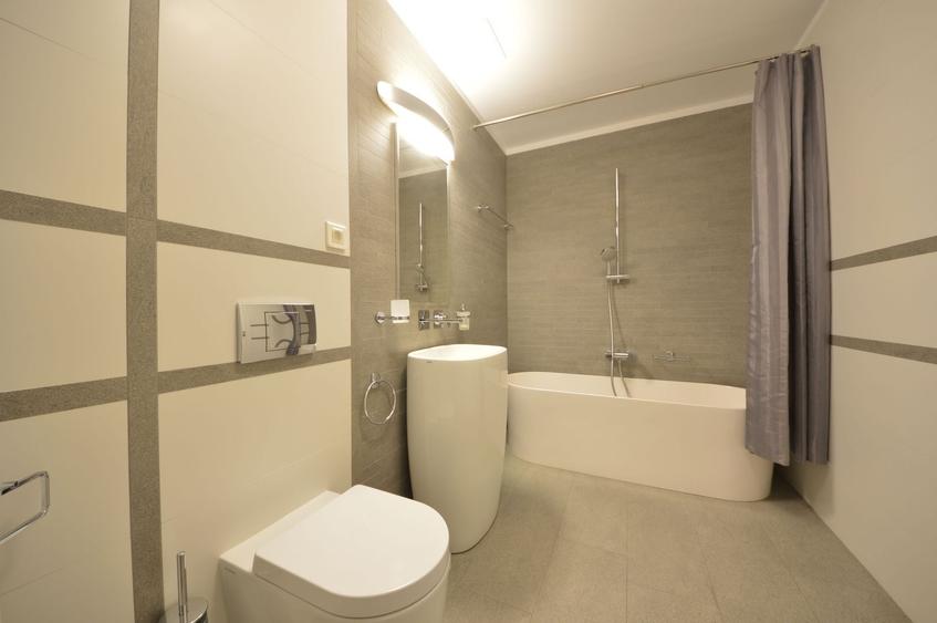 Apartament cu 4 camere decomandat, mobilat în Capitale