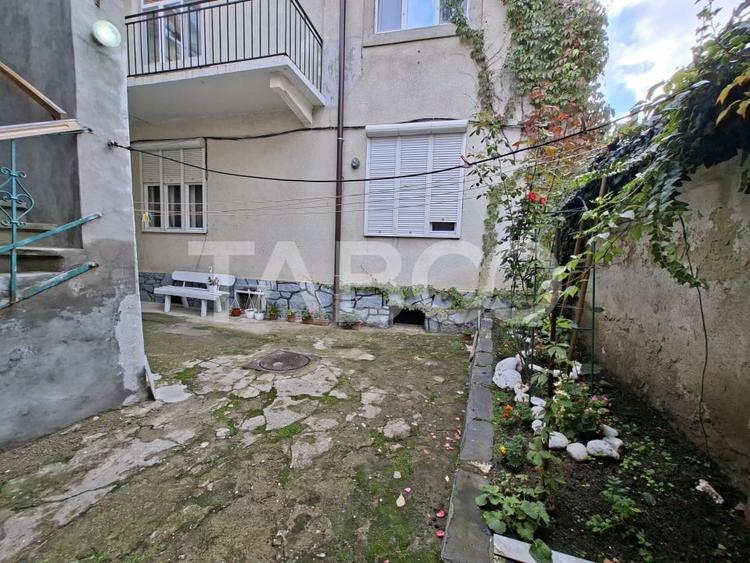 Apartament cu 3 camere nedecomandat, mobilat în Orașul de Jos