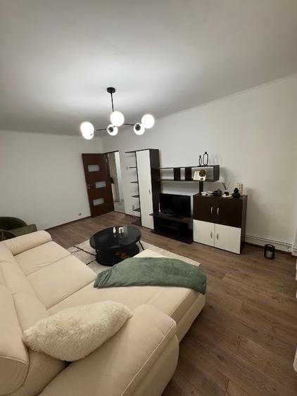 Apartament cu 2 camere decomandat, mobilat în Aradului