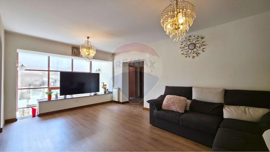 Casă individuală cu 7 camere cu Teren 350 Mp în Giulești