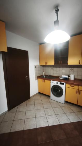 Apartament cu 3 camere decomandat în Nerva Traian
