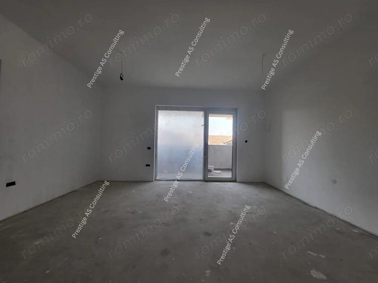 Apartament cu 3 camere semidecomandat în Dumbrăvița