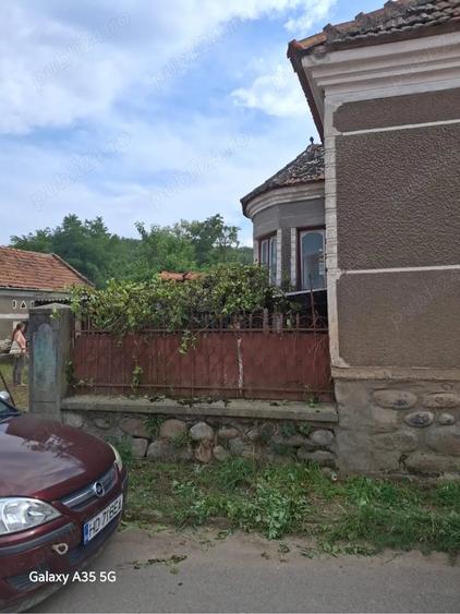 Casă cu Teren 500 Mp în Săcel