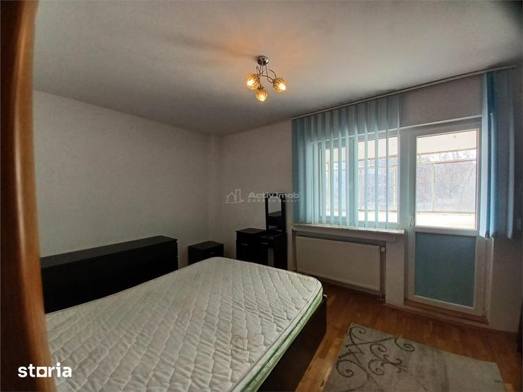 Apartament cu 3 camere decomandat în Victoriei