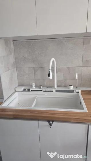 Apartament cu 3 camere semidecomandat în Titan