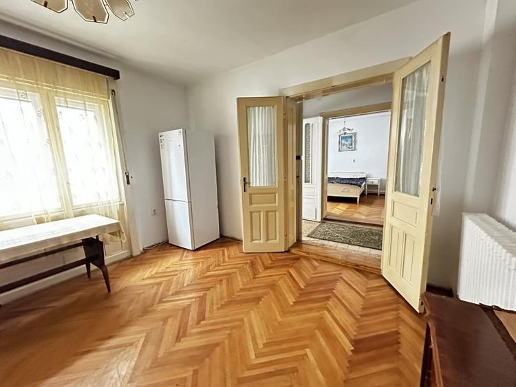 Casă individuală cu 4 camere cu Canalizare în Central