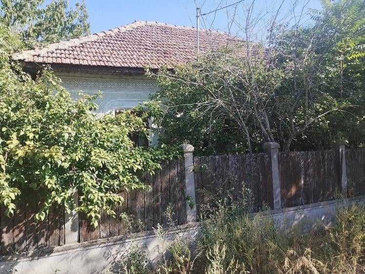 Casă cu Teren 900 Mp în Jiana