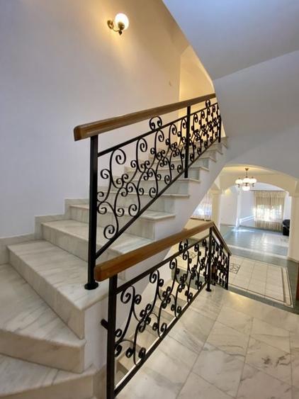 Casă individuală cu 8 camere cu Piscina în Băneasa