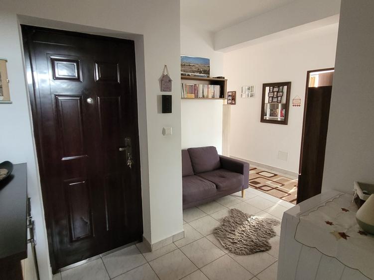 Vand sau schimb apartament 2 camere zona Metro cu casa in imprejurimile Sucevei - 2