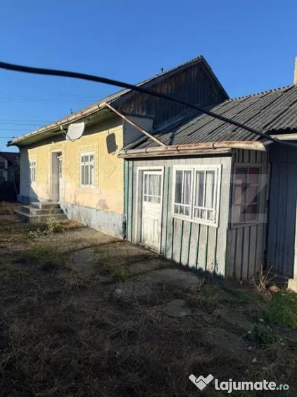 Casă cu 3 camere cu Teren 4900 Mp în Central