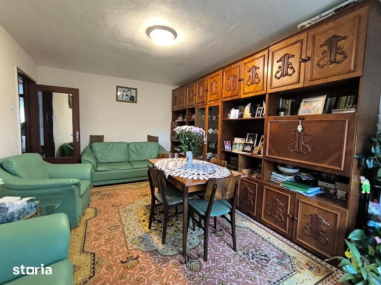 Apartament cu 3 camere decomandat în Central