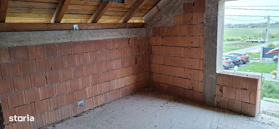 Casă cu 6 camere cu Teren 500 Mp în Frumușeni