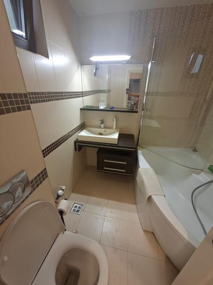 Apartament cu 3 camere semidecomandat în Piața Unirii