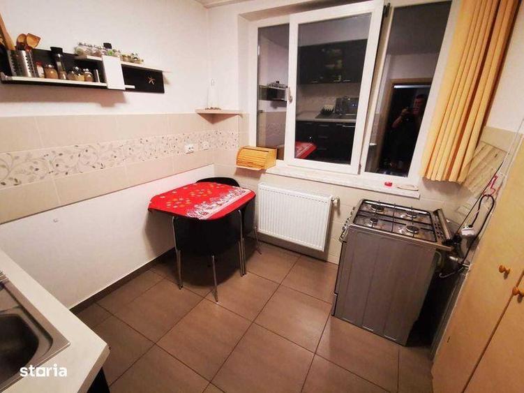 Apartament cu 3 camere semidecomandat în Gara de Nord