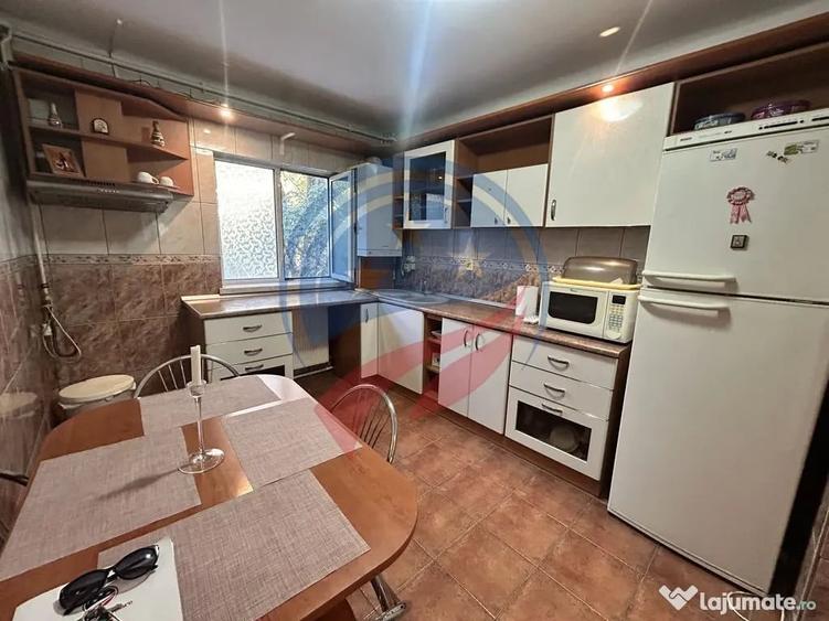 Apartament cu 4 camere decomandat în Central