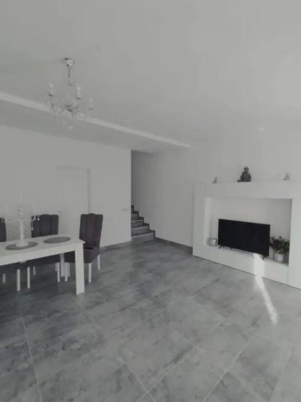 Casă cu 3 camere în Central