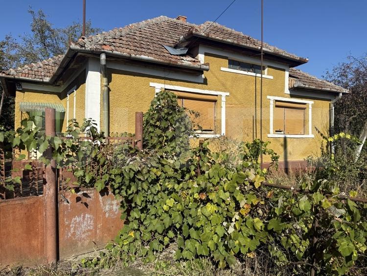 Casă individuală cu 2 camere cu Teren 2300 Mp în Doba