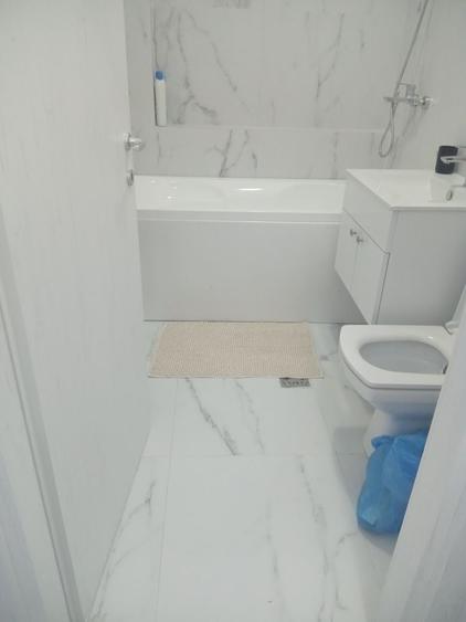 Apartament cu 3 camere decomandat în Exterior Vest