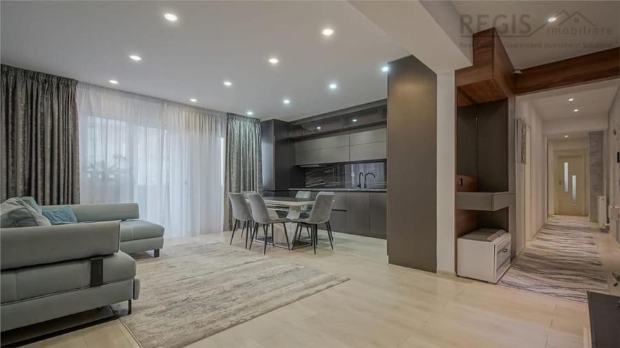 Apartament cu 4 camere decomandat în Tractorul