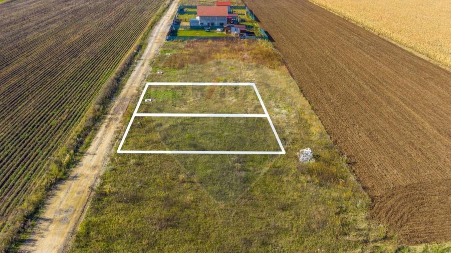 Teren Construcții intravilan de 650 mp, în Nord