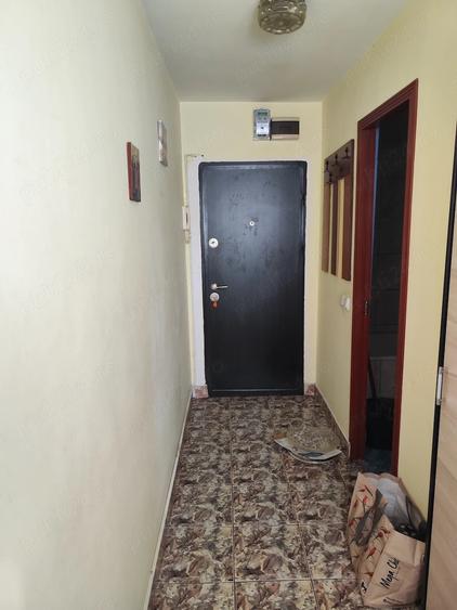 Apartament cu 2 camere semidecomandat în Berceni