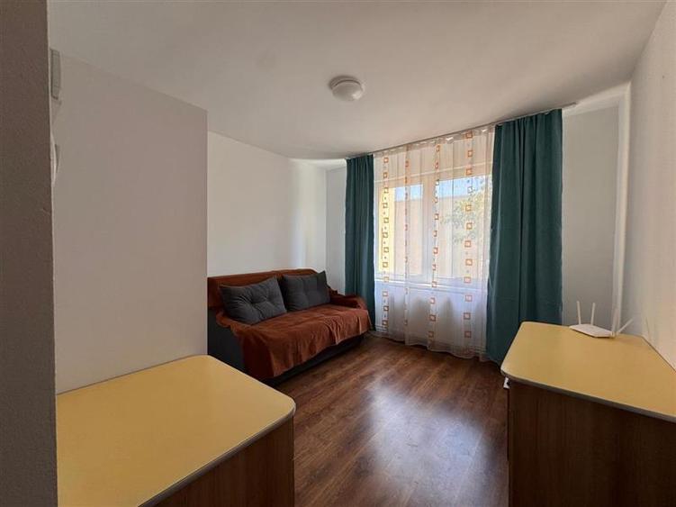 Apartament cu 3 camere decomandat, mobilat în Calea Sighisoarei