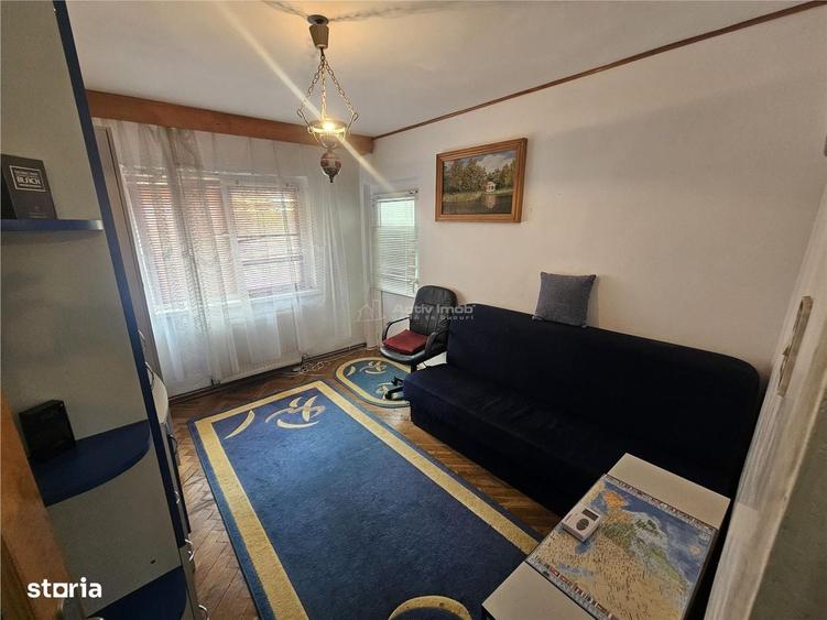 Apartament cu 4 camere decomandat în Central