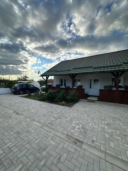 Casă cu 5 camere cu Teren 3885 Mp în Izgar