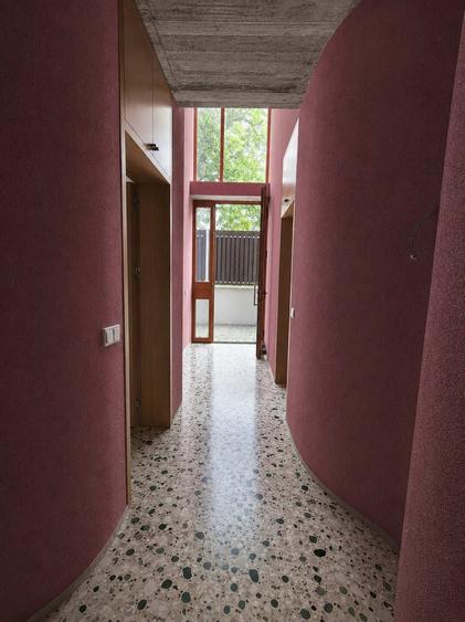 Casă individuală cu 12 camere cu Teren 550 Mp în Central