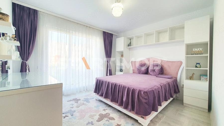 Apartament cu 3 camere decomandat în Tractorul