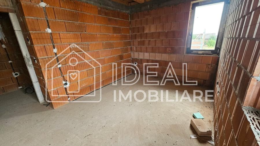 Casă individuală cu 4 camere cu Canalizare în Veterani