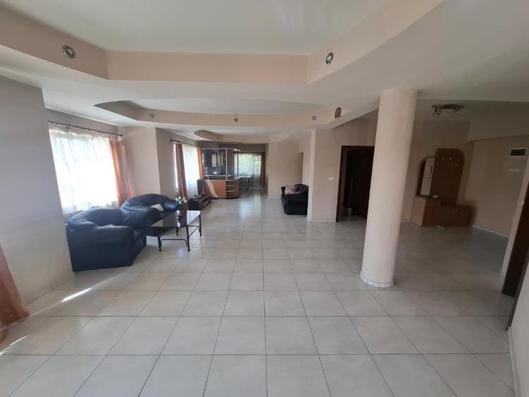 Apartament cu 3 camere semidecomandat în Vest