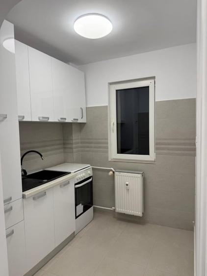 Apartament cu 2 camere semidecomandat, mobilat în Tei