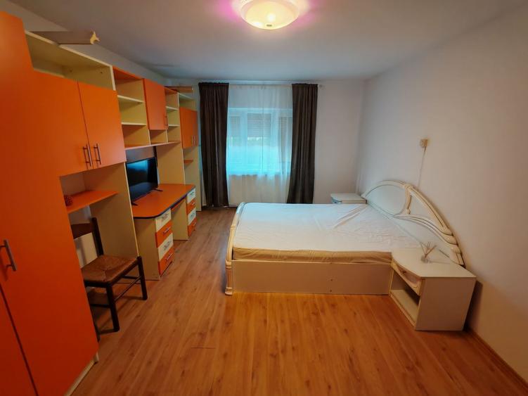 Apartament cu 2 camere decomandat în Cetate