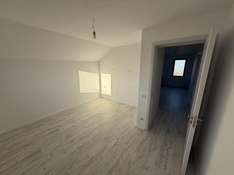 Casă cu 4 camere în Ștefănești
