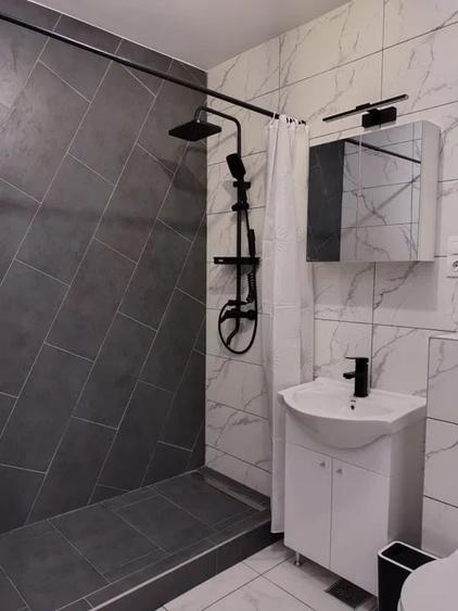 Apartament cu 3 camere decomandat în Florești