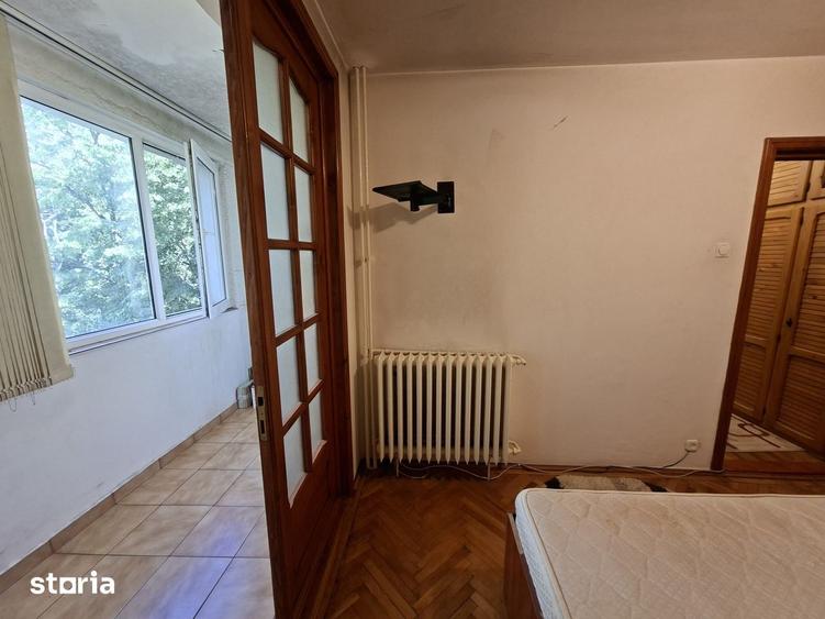 Apartament cu 3 camere semidecomandat, mobilat în Titan