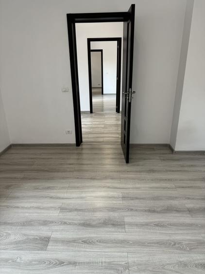 Casă cu 4 camere cu Teren 75 Mp în Tei