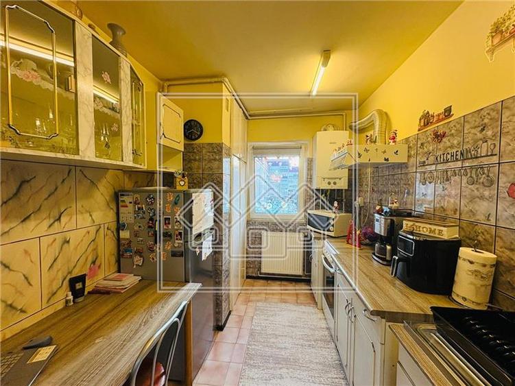 Apartament cu 3 camere decomandat în Calea Poplăcii