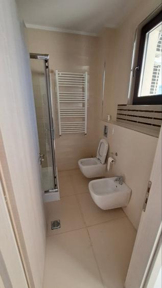 Apartament cu 3 camere decomandat în Dorobanți