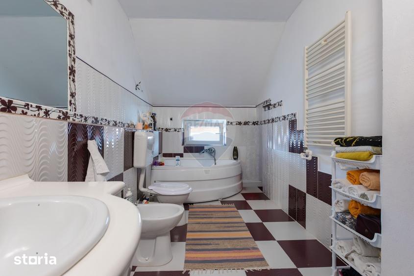 Casă cu 4 camere cu Teren 230 Mp în Măgura
