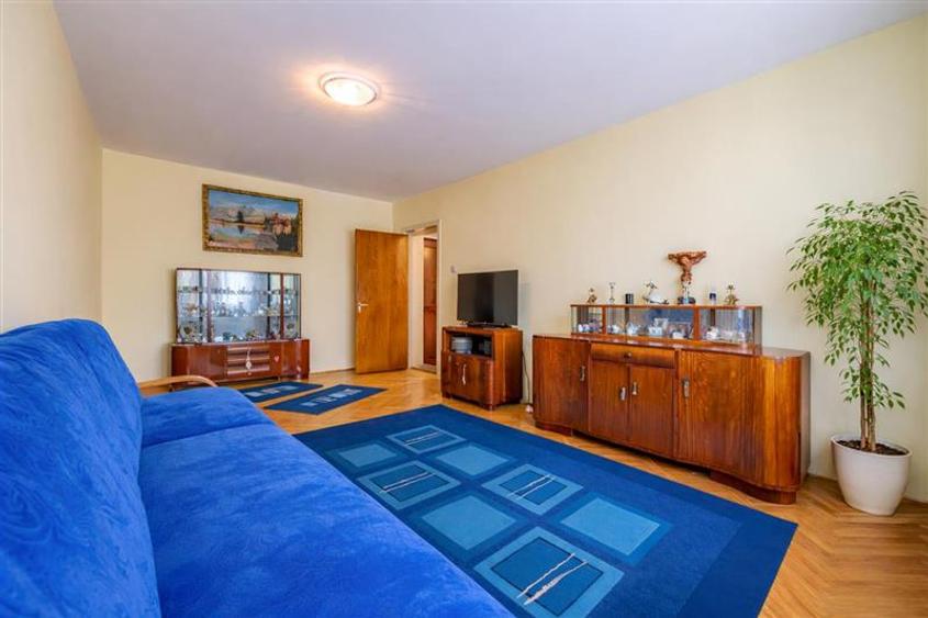 Apartament cu 3 camere decomandat în Central