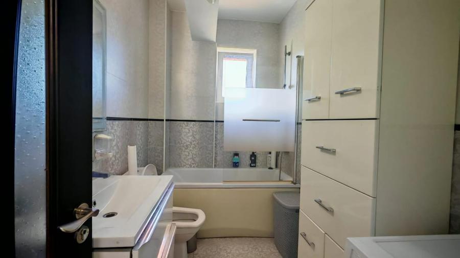Apartament cu 2 camere decomandat, mobilat în Central